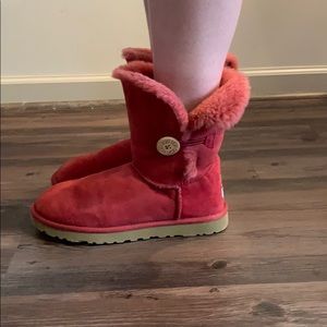 UGG Women’s Classic Cuff Short Winter Boot